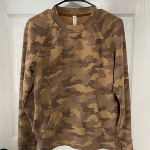 Lululemon Perfectly Oversized Crew
Sweatshirt Heritage 365 Camo